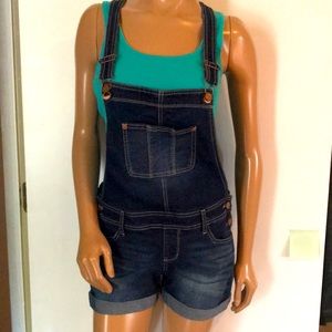 NWOT overall shorts. Relaxed fit 7-9